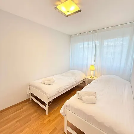 Lägenhet 179 Comfortable Sunny Quiet Good Location And Free Parking Included